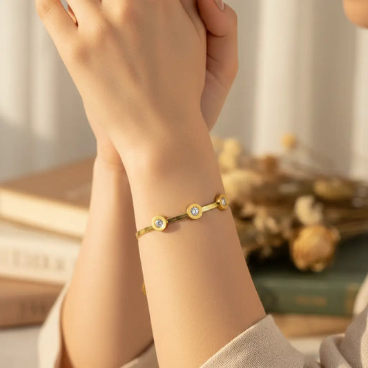 Luxe Solitaire Bezel Bracelet