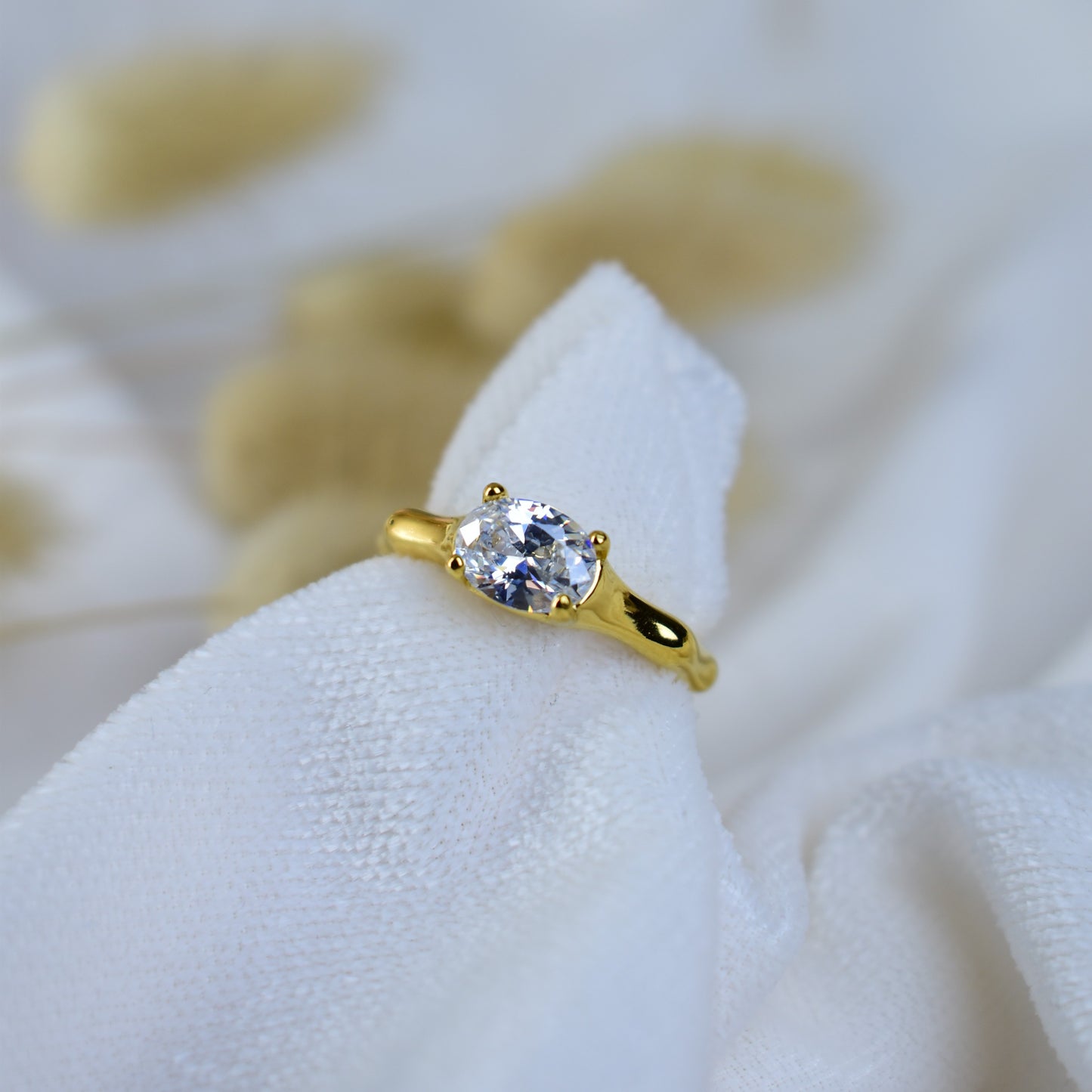 Aurora Solitaire Ring