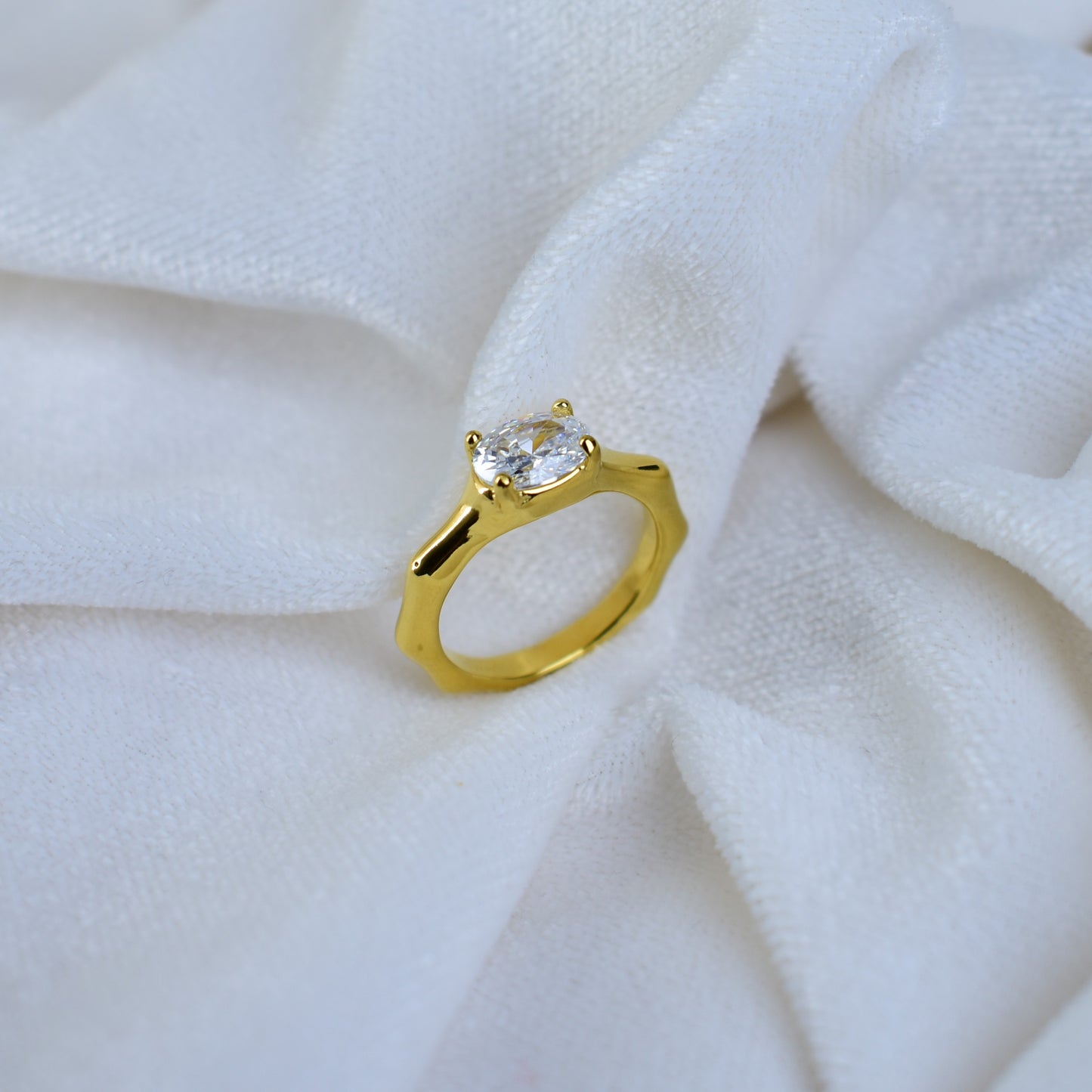 Aurora Solitaire Ring