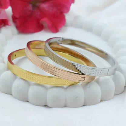 Diamond Patterned Bangle Set
