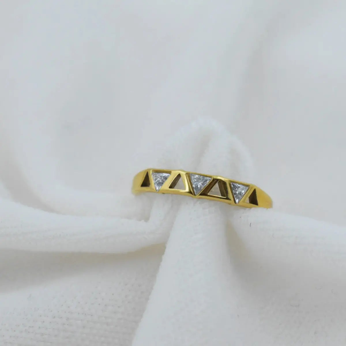 Geometric Triangle Inset Ring