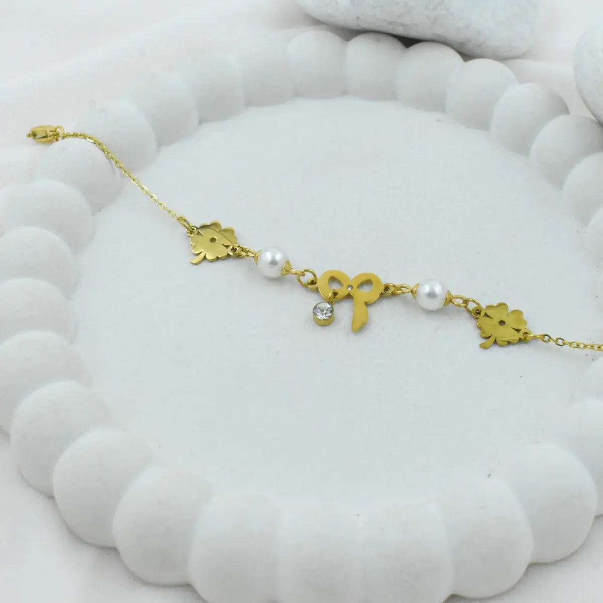 Gilded Bow Clover Pearl Bracelet
