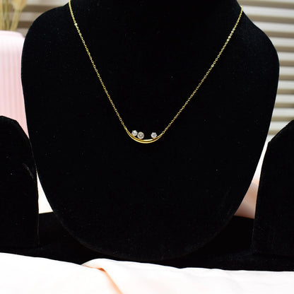 Celeste Curve Necklace