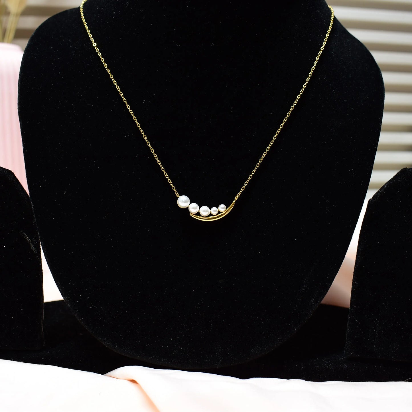 Pearl Arc Glow Necklace