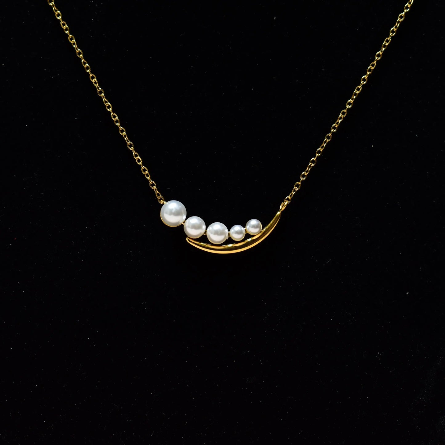 Pearl Arc Glow Necklace