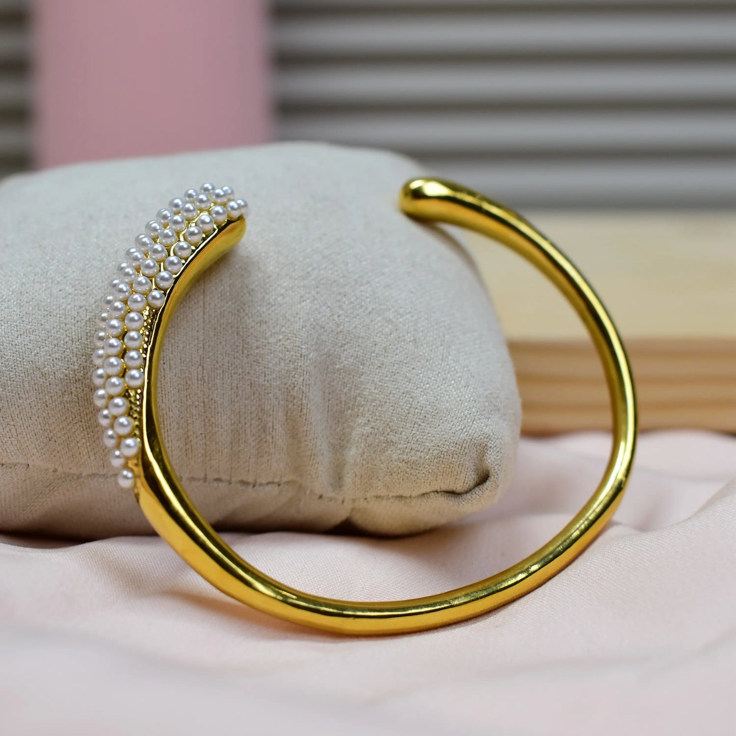 Seraphina Pearl Curve Cuff