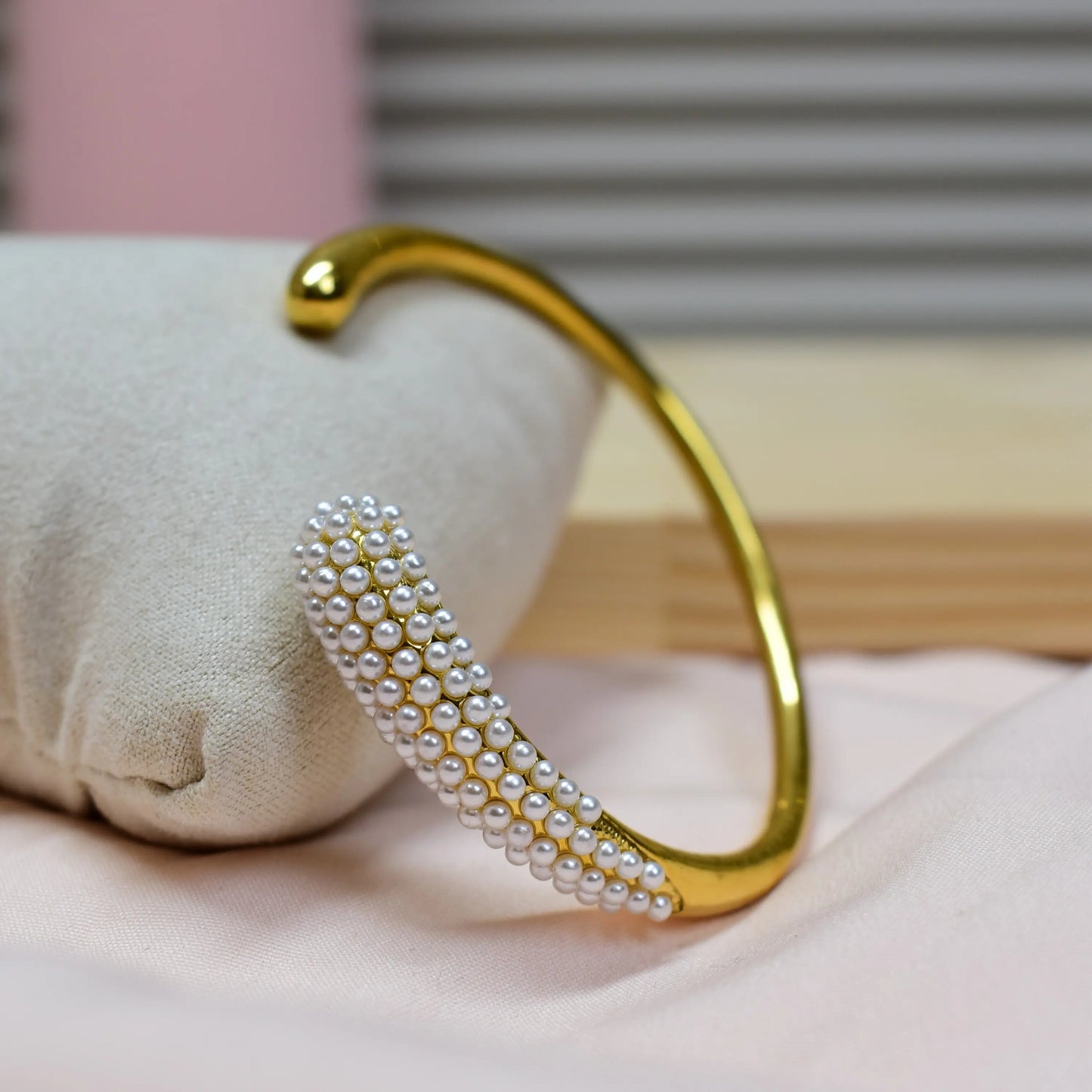Seraphina Pearl Curve Cuff