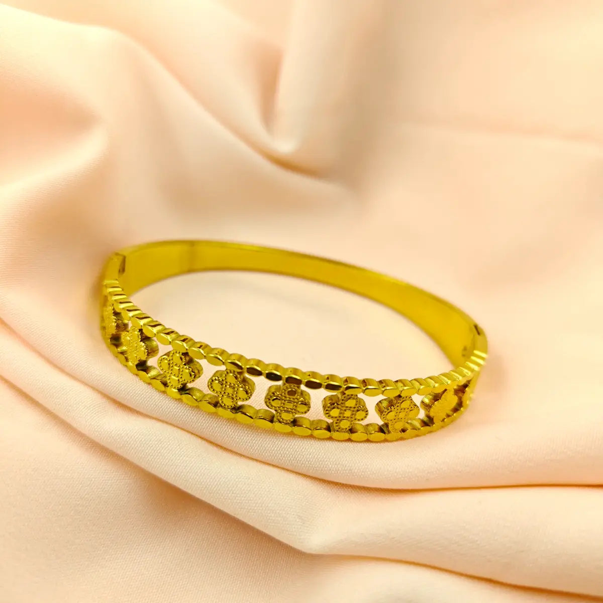Luck Clover Bangle