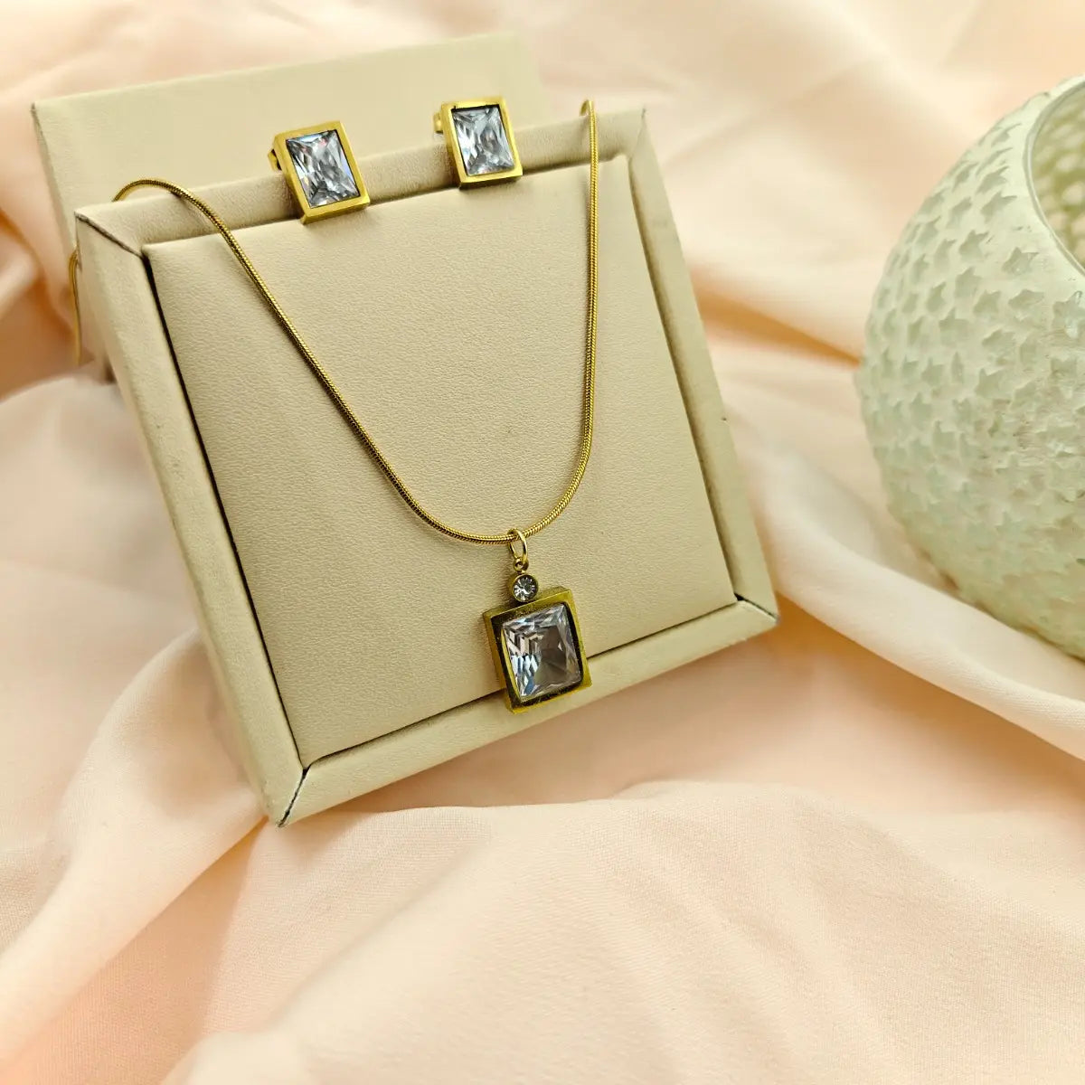 Faceted Cube Pendant Set