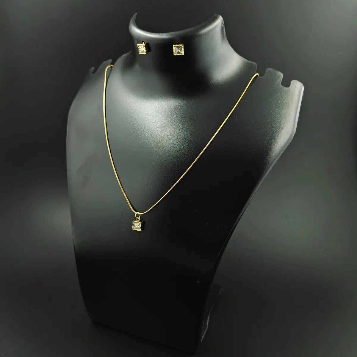 Glimmering Grace Pendant Set