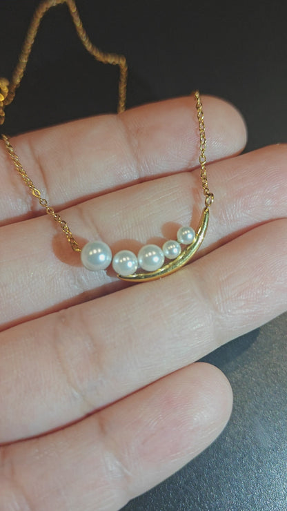 Pearl Arc Glow Necklace
