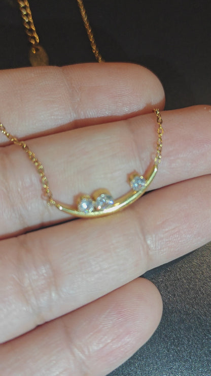Celeste Curve Necklace