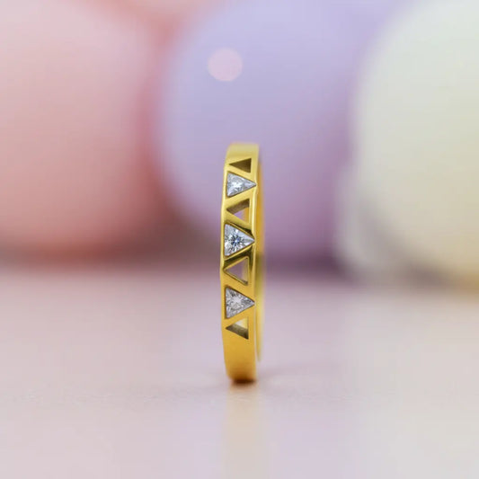 Geometric Triangle Inset Ring