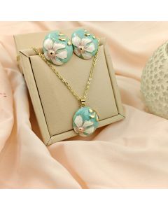 Vintage-Inspired Pendant Set