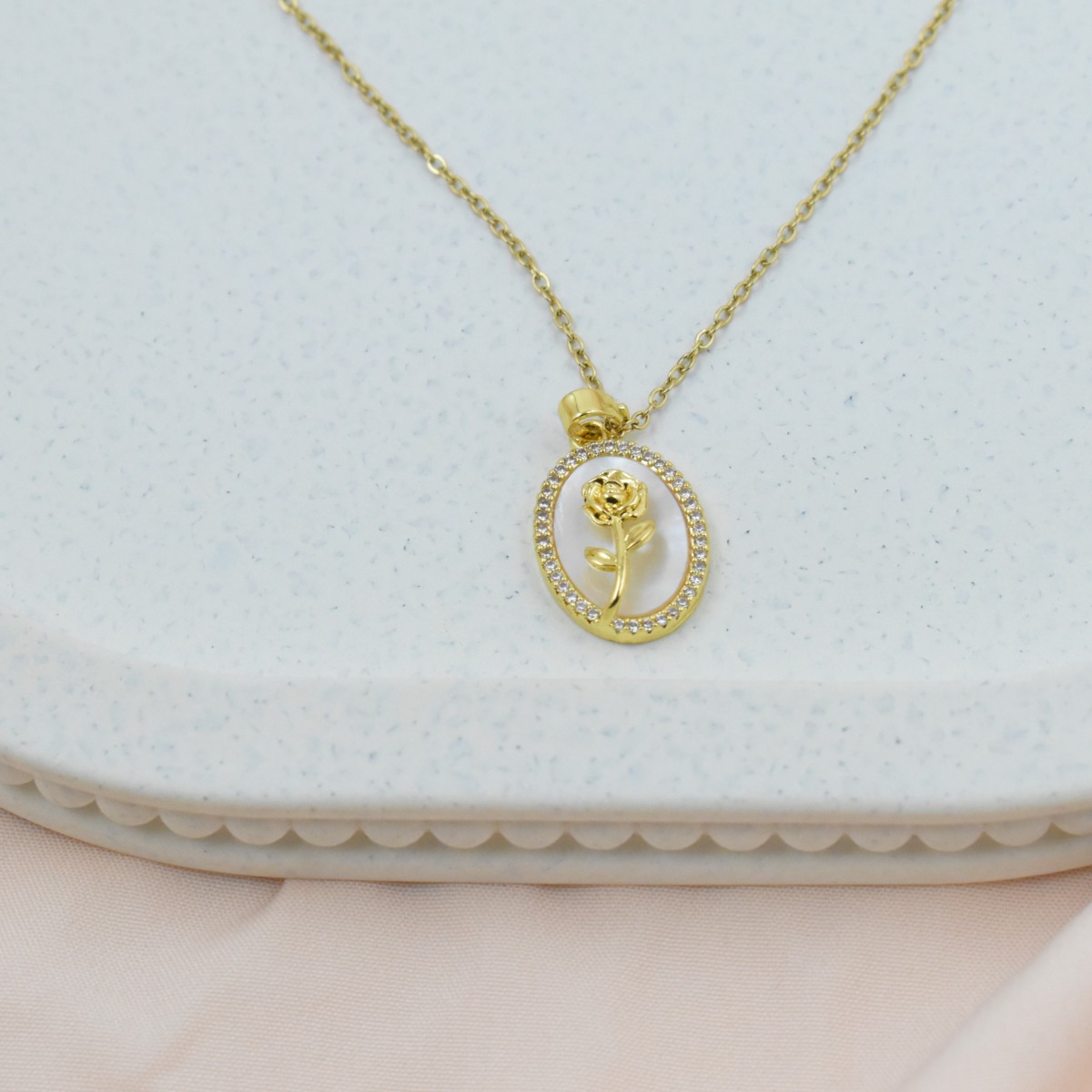 Rose Cameo Pendant - Hover