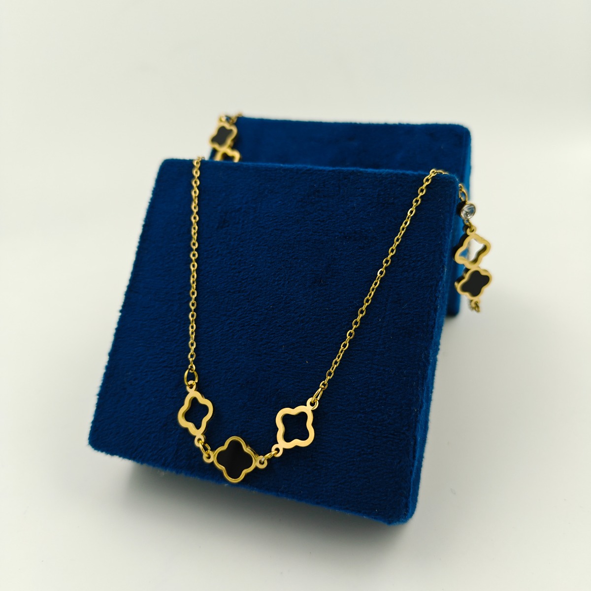 Long Elegant Clover Necklace - Hover