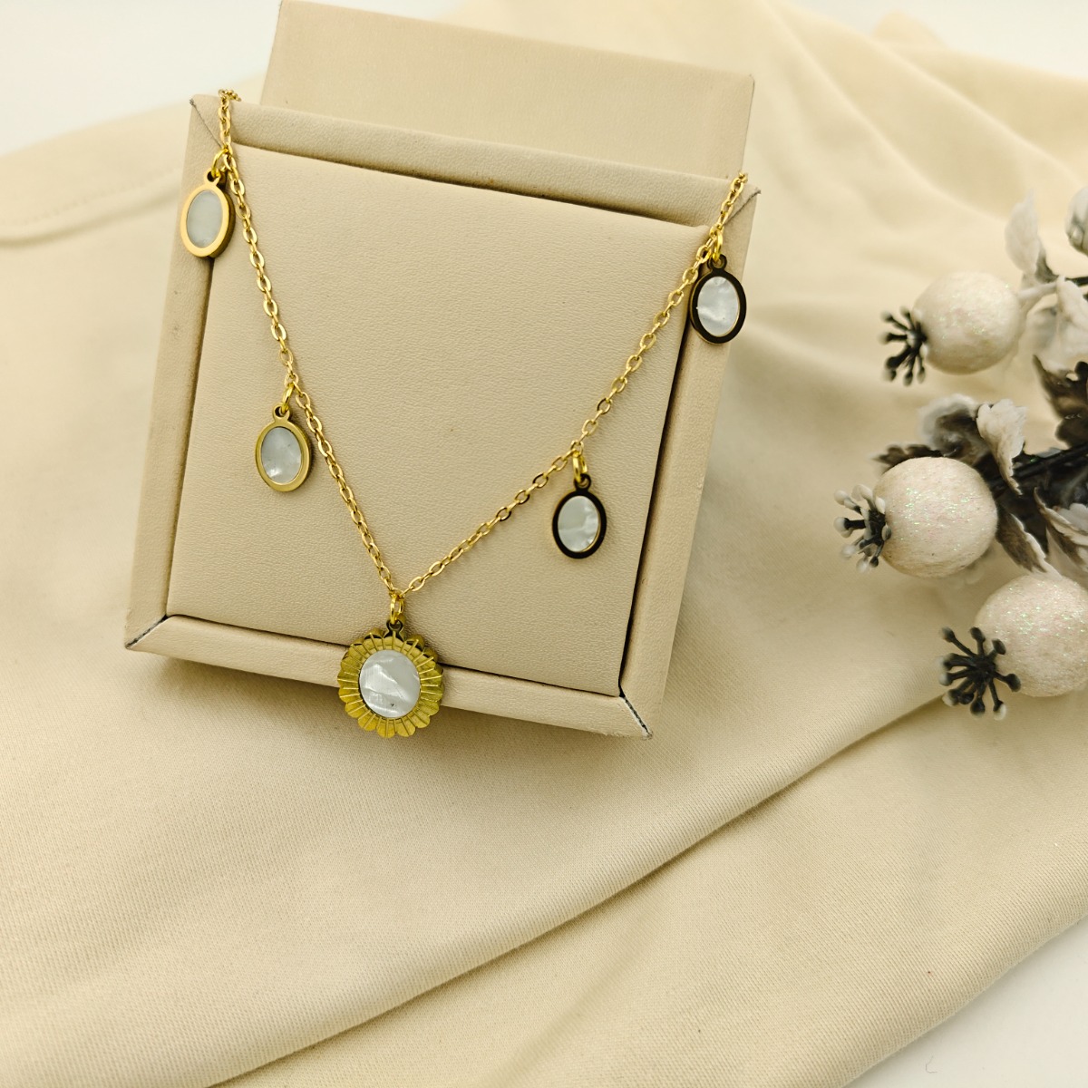 Dainty Dangle Necklace - Hover