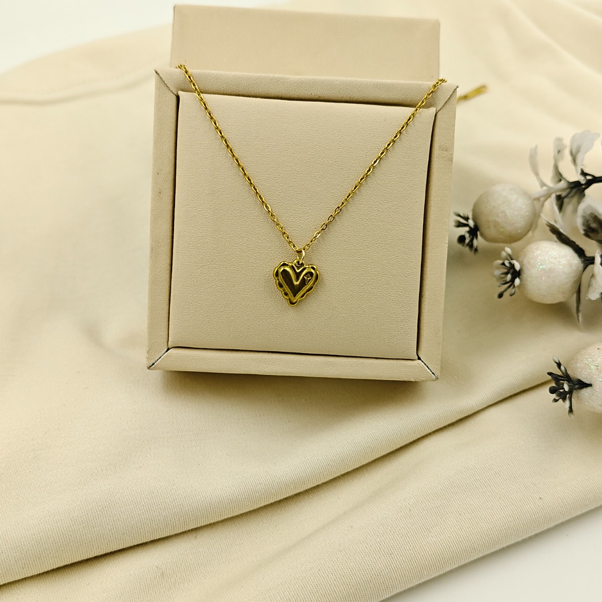 The Puffy Heart Necklace - Hover