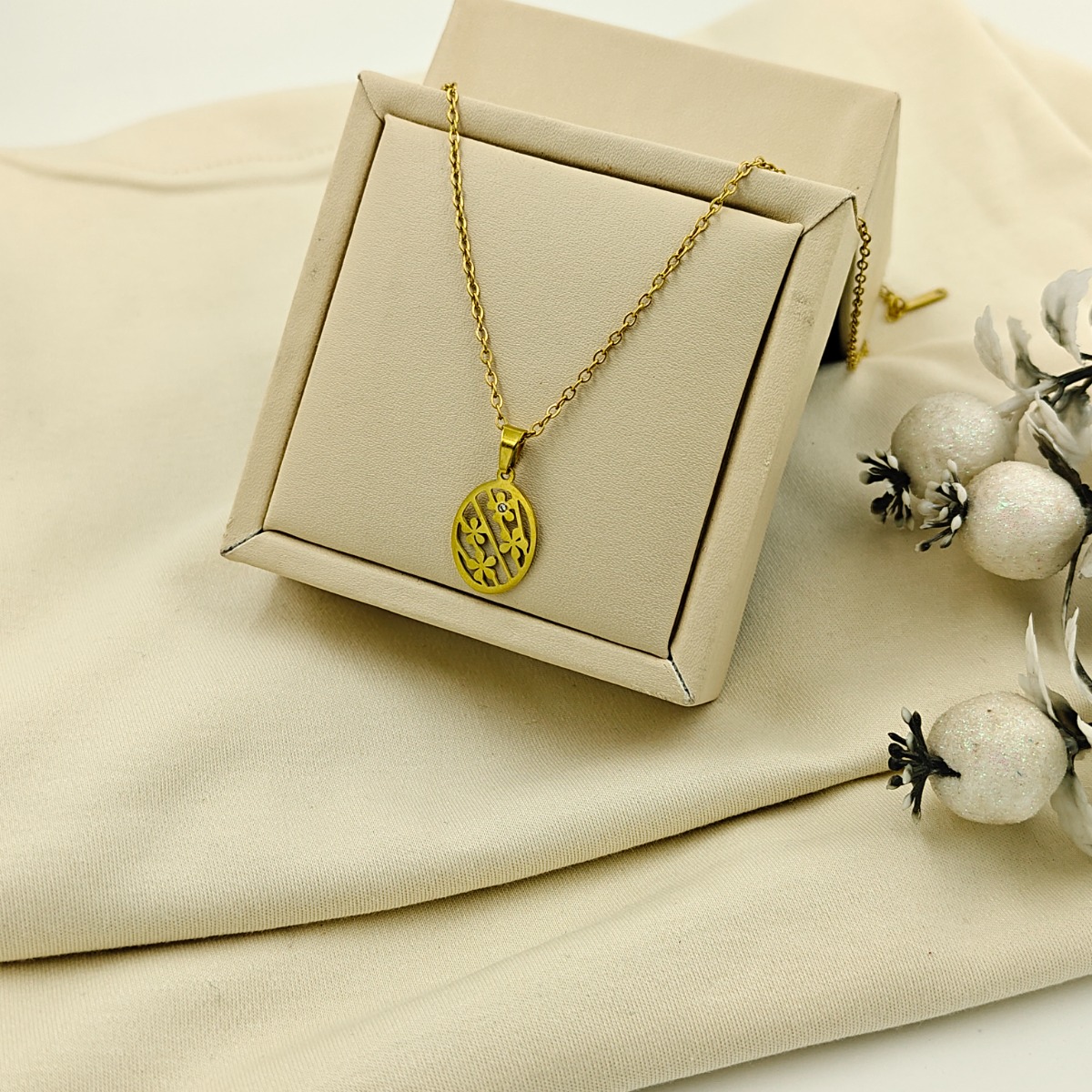 Blooming Oval Necklace