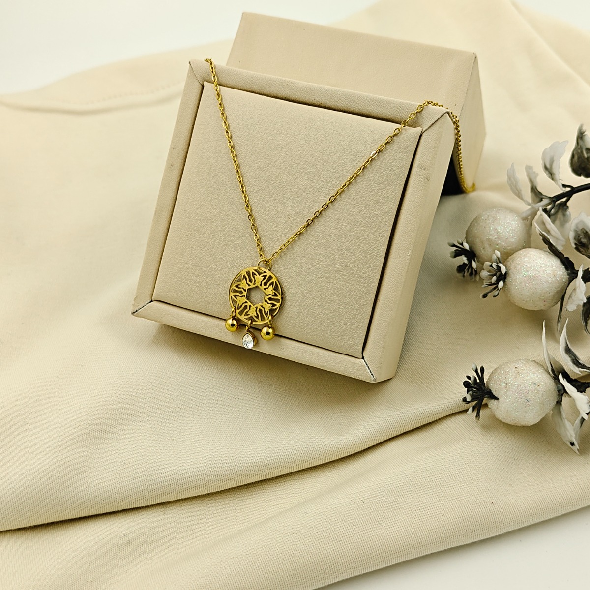 Floral Elegance Necklace - Hover
