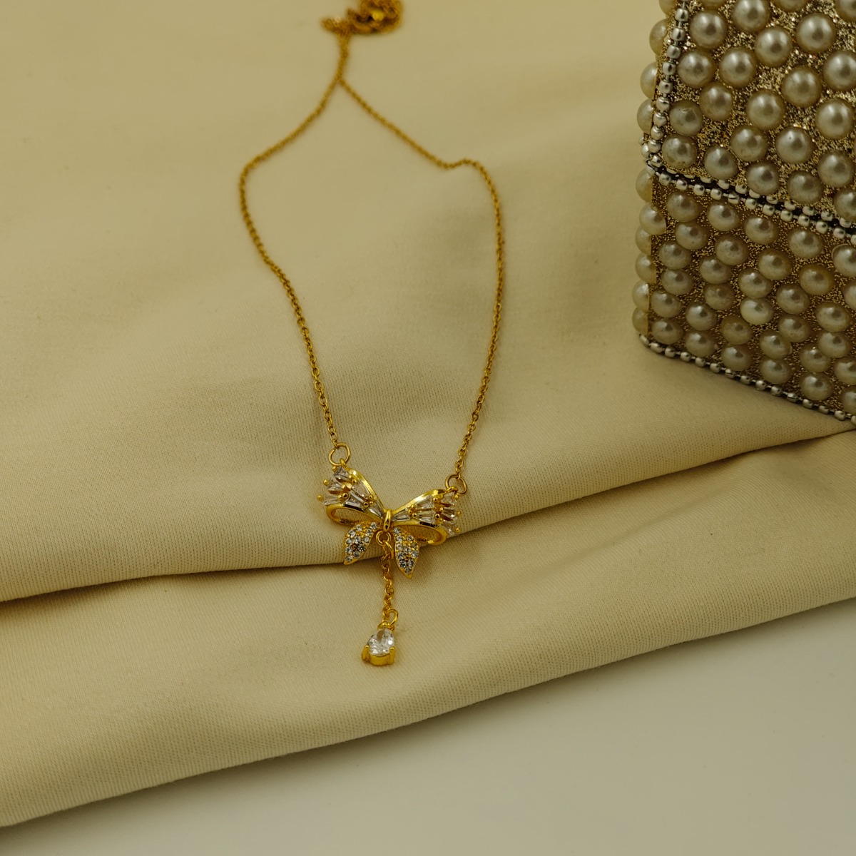 Sparkling Bow Necklace