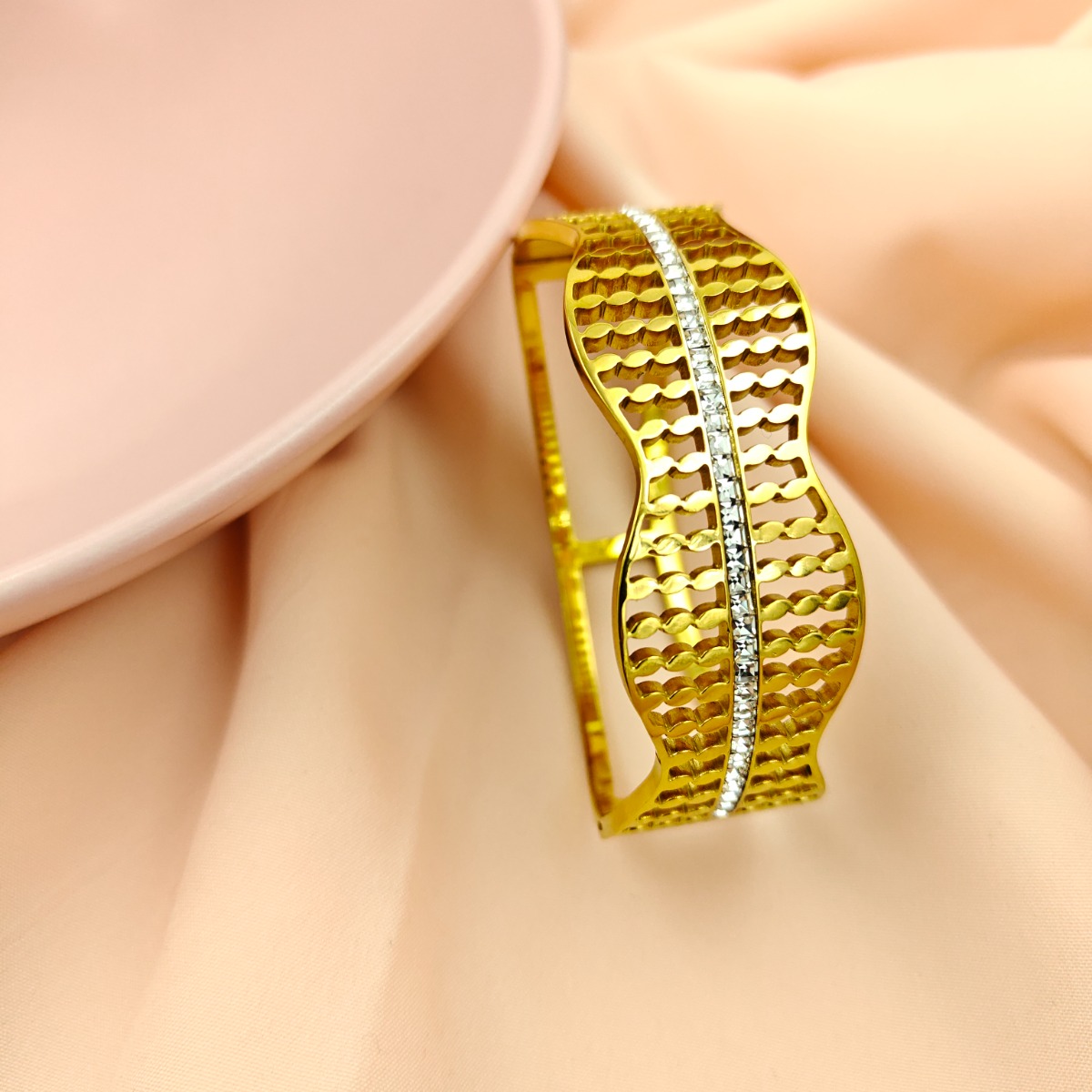 The Royal Lattice Bangle - Hover