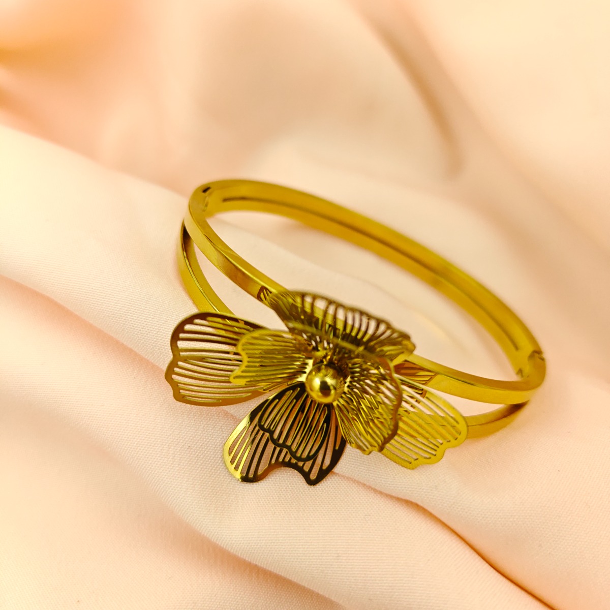 Elegance Bloom Bangle - Hover