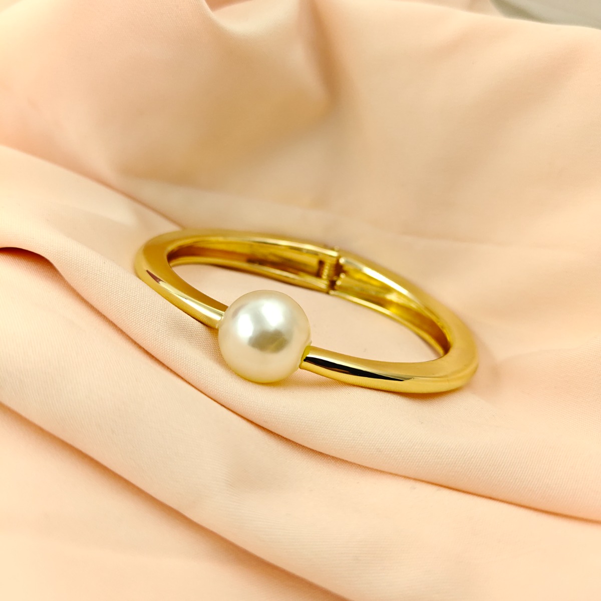 Pearl Luxe Bangle