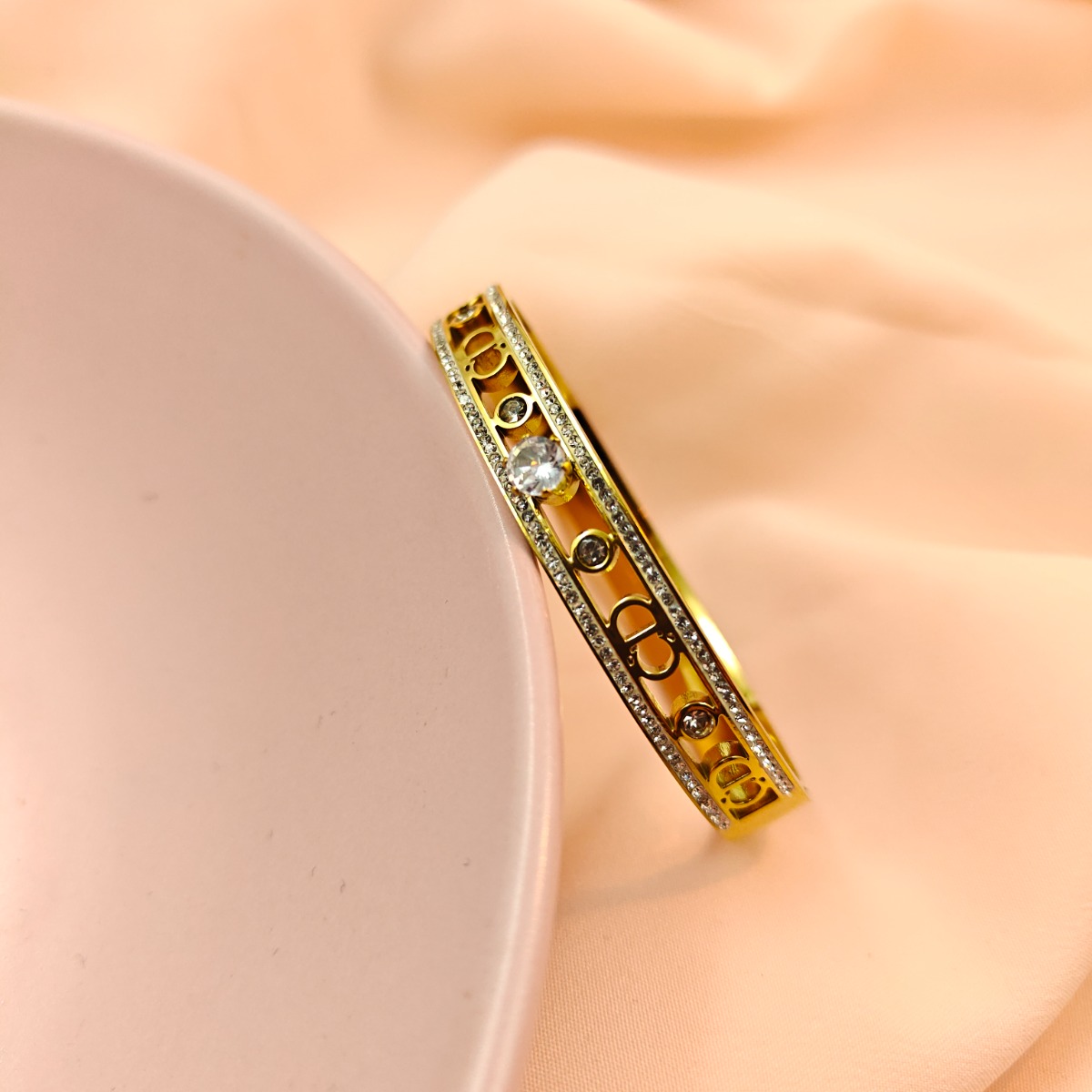 Solitaire Luxe Bangle  - Hover