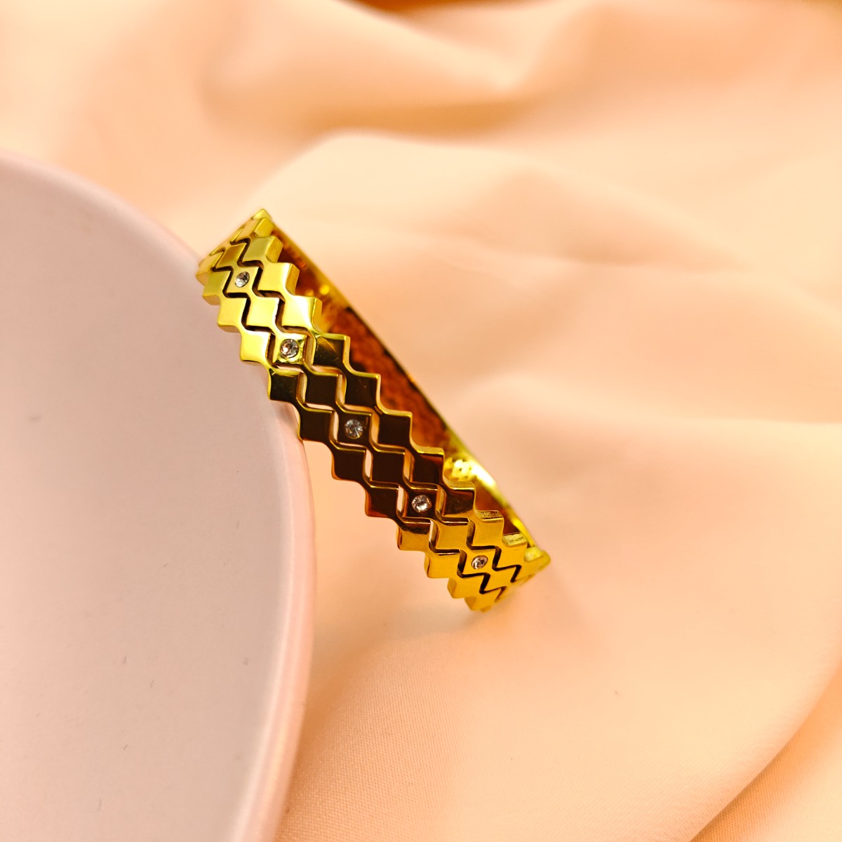 ZigZag Spark Bangle - Hover