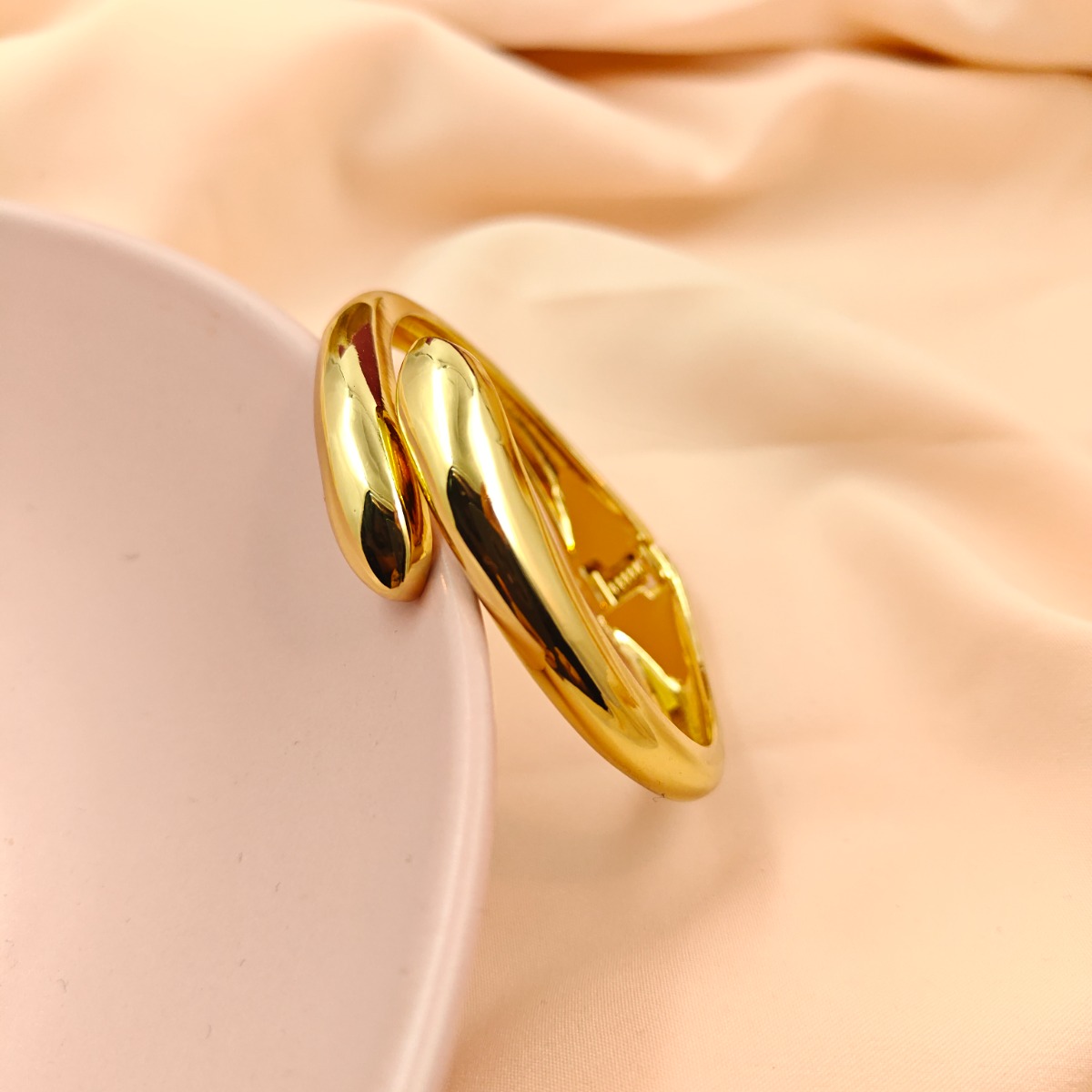 Midas Touch Cuff  - Hover