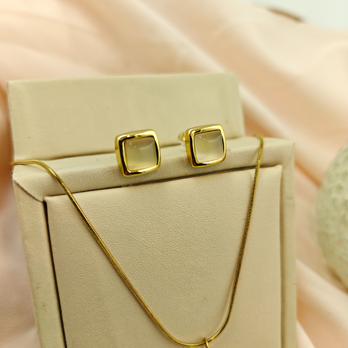 Modern Serenity Pendant Set - Hover