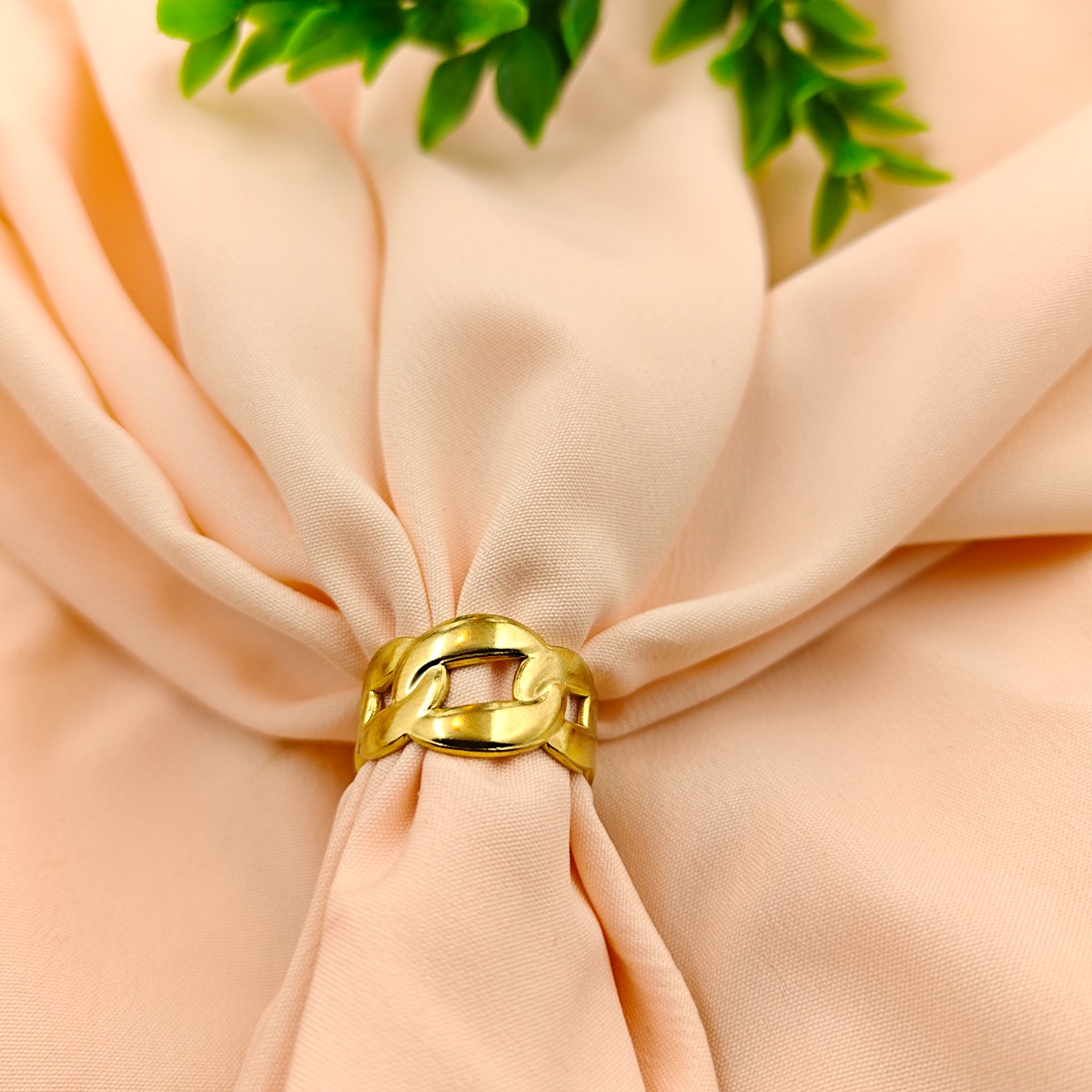 Golden Link Ring
