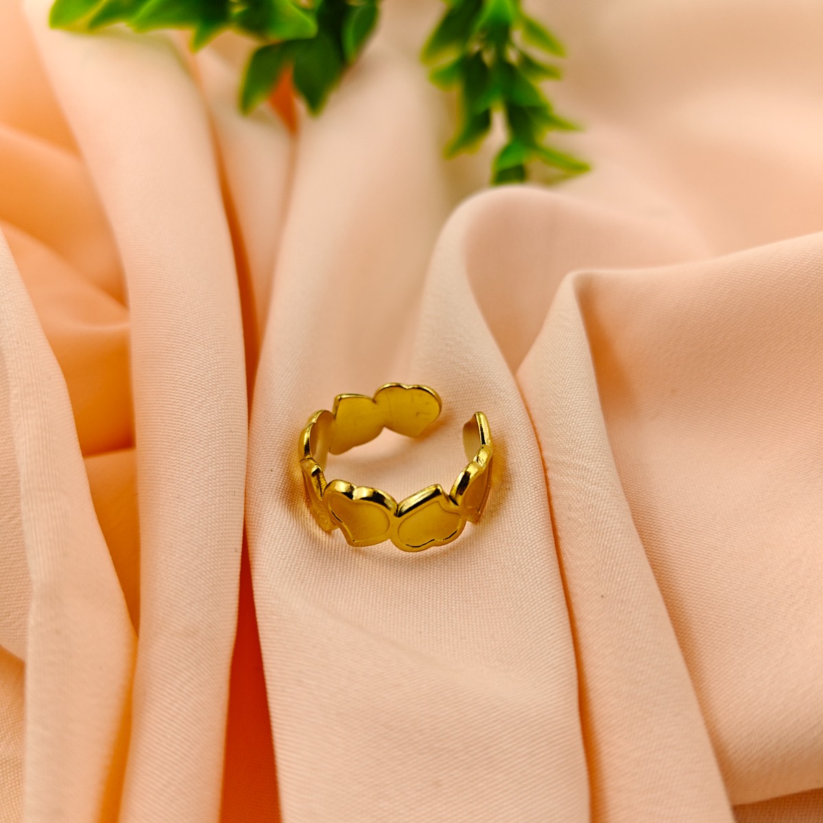 Delicate Heart Row Ring - Hover