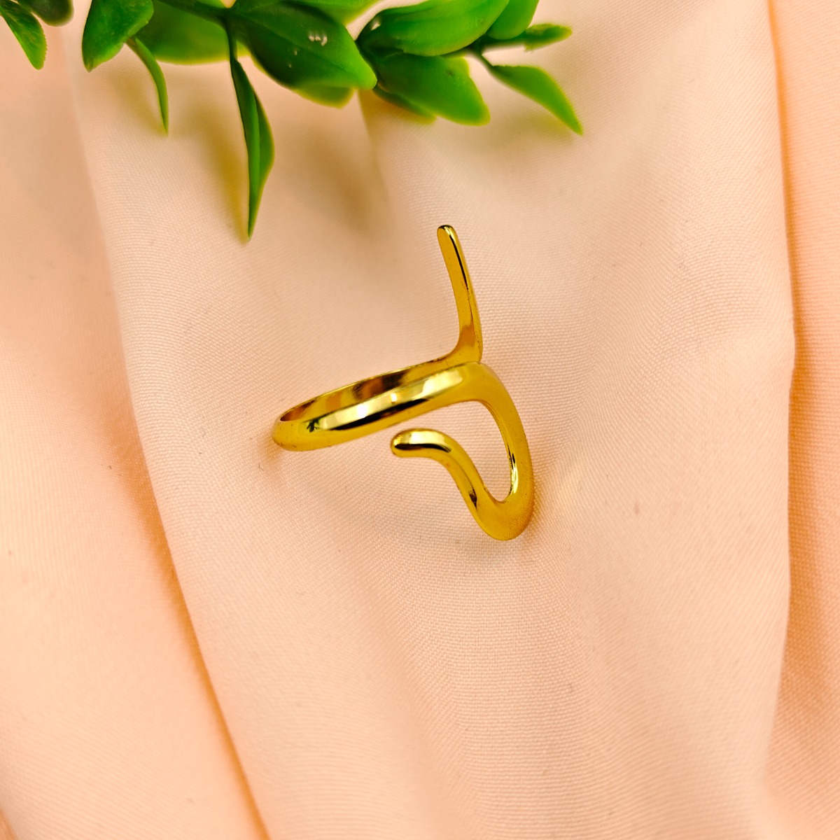 Serpentine Grace Ring - Hover