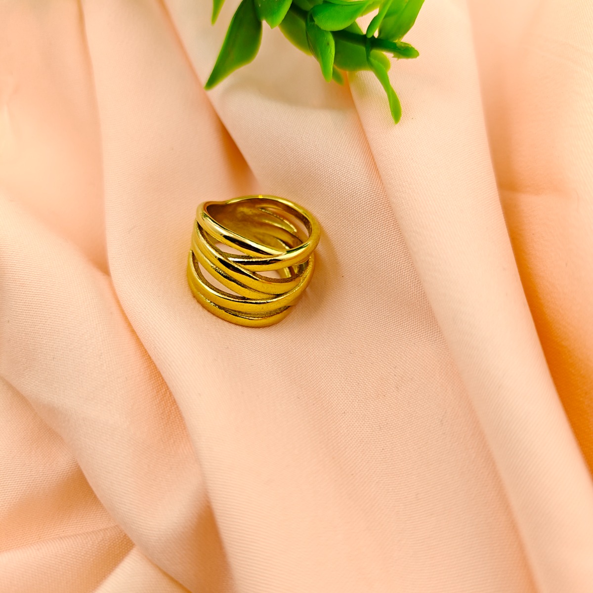 Wave-Tiered Statement Ring - Hover