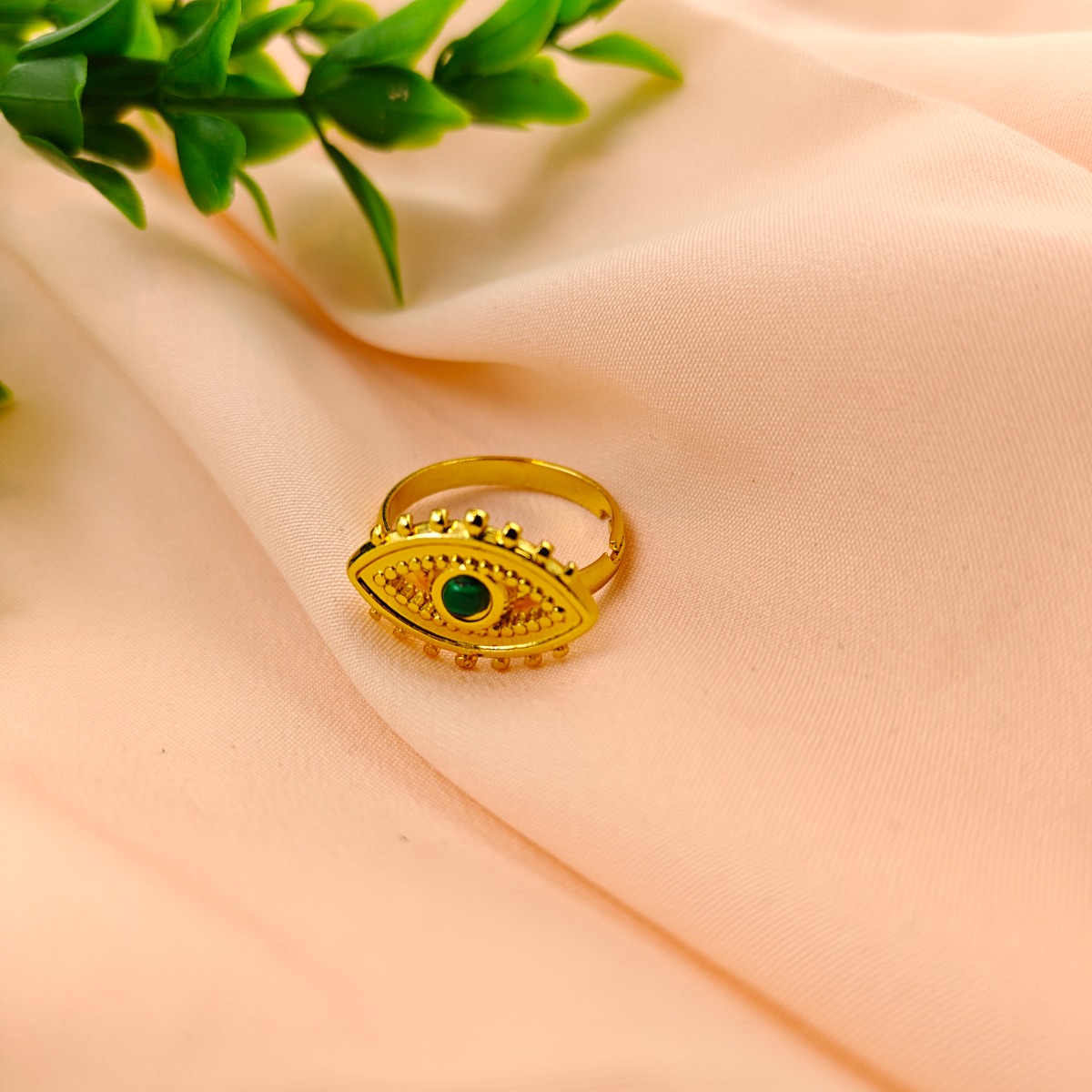 Mystique Eye Ring - Hover