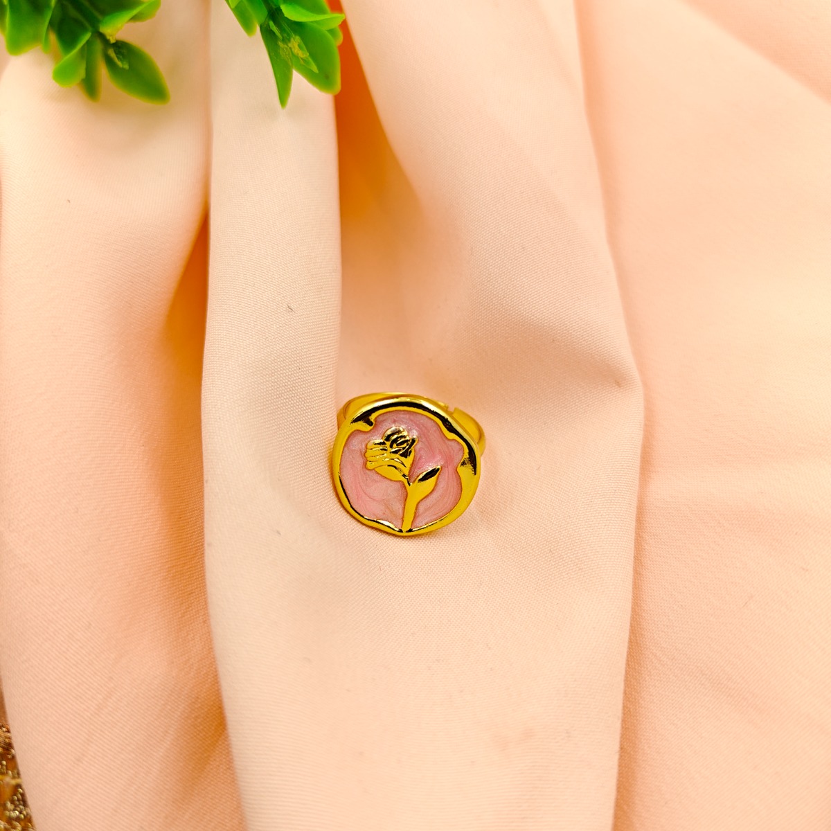 Romantic Silhouette Ring - Hover