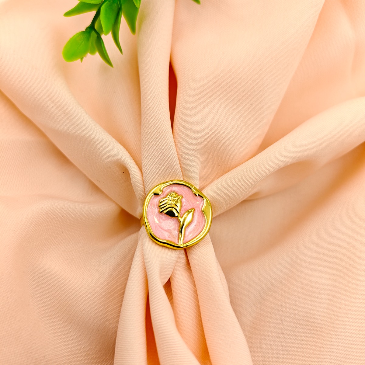 Romantic Silhouette Ring