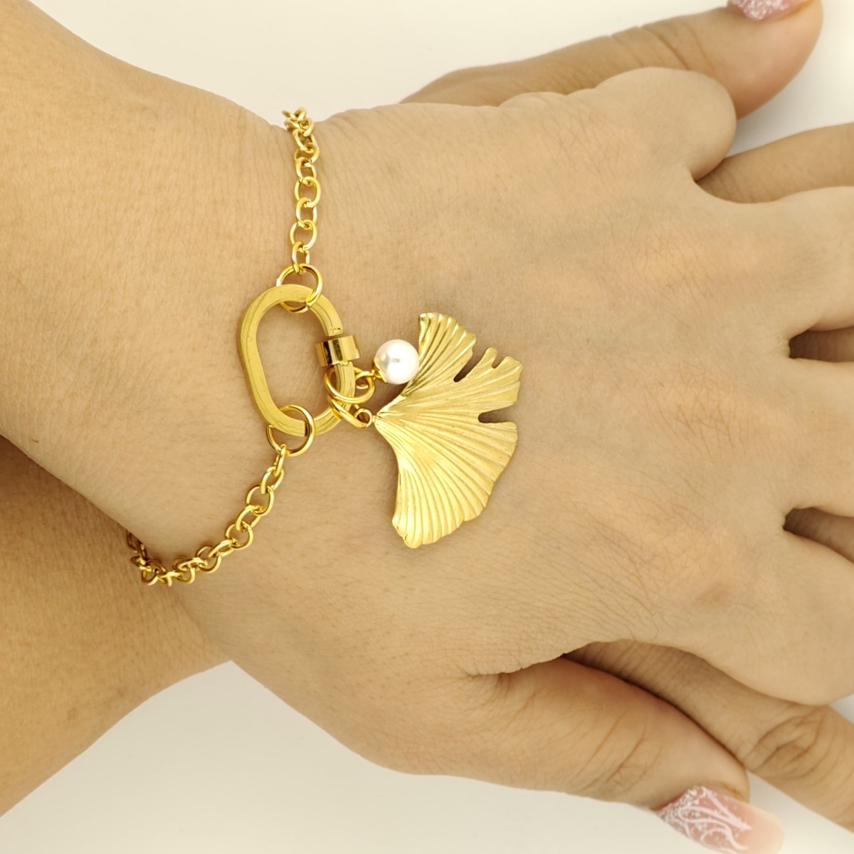 Ginkgo leaf & Pearl Bracelet - Hover