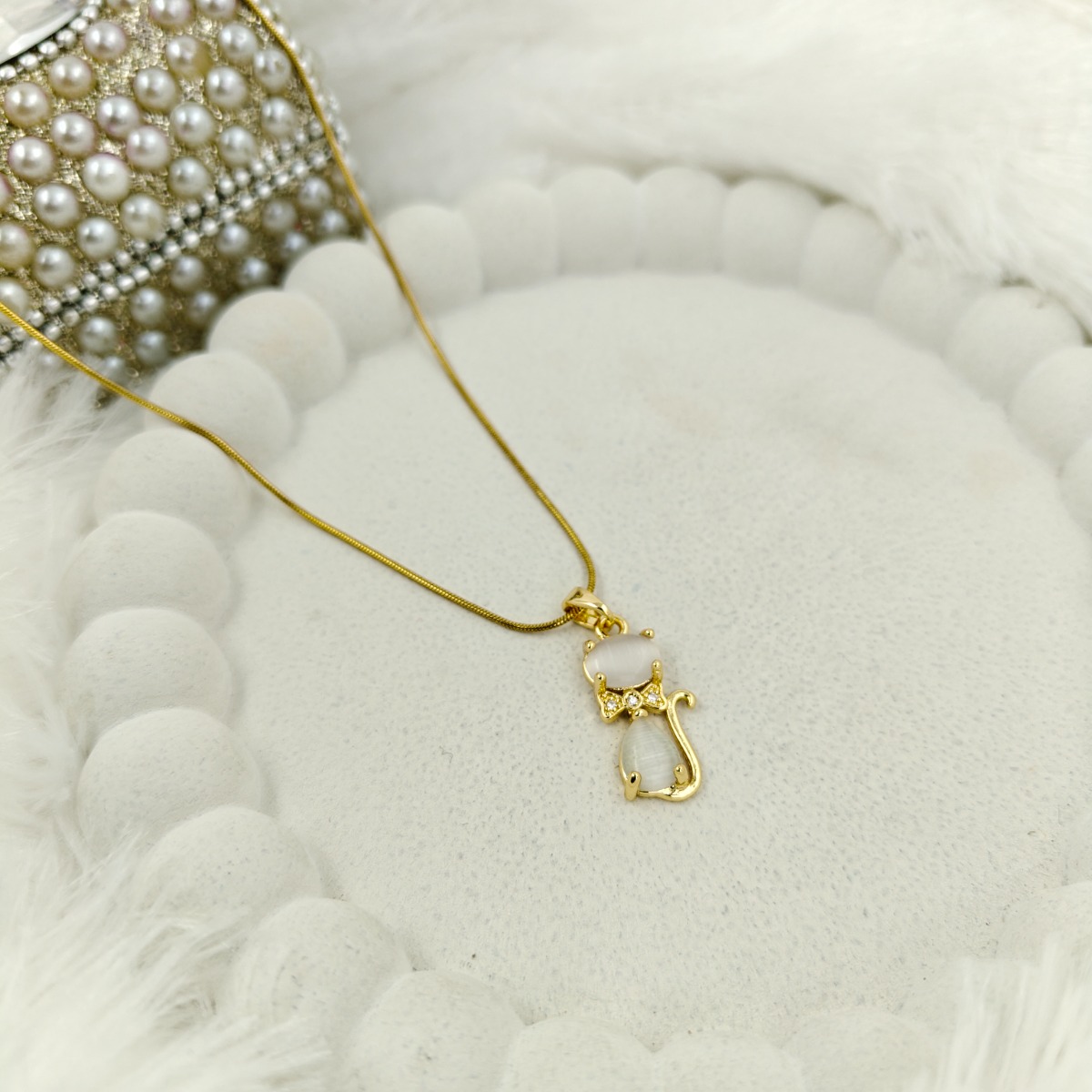 Elegant Pearl Cat Necklace